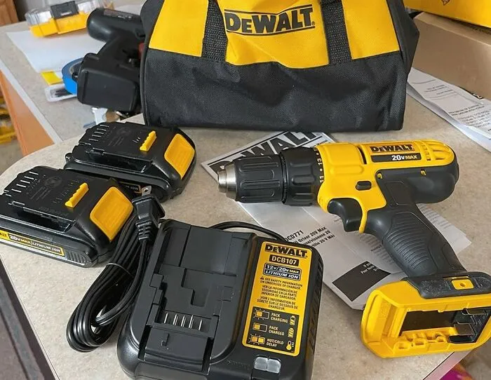 <span Style="Font:inherit;color:#d74b1f;"> Cordless Drill/Driver Kit </Span>: For The Dad Who Needs To Fix Up Your Dorm Room In The Fall