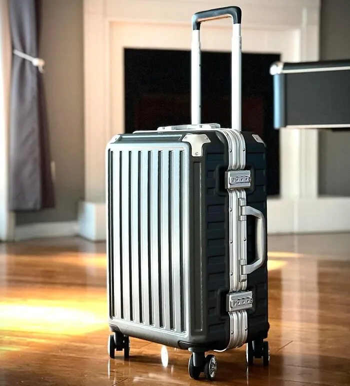 <span Style="Font:inherit;color:#d74b1f;"> Zipperless Carry On Luggage  </Span> Is Super Sleek But Also More Secure