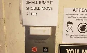 28 Unhinged Pics That Ended Up On This Online Group, Dedicated To The Weird And Questionable