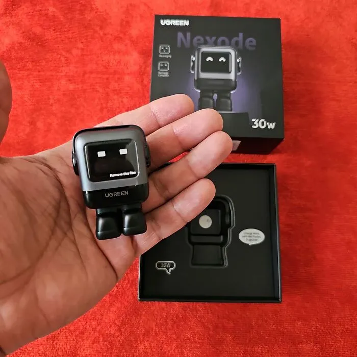 <span Style="Font: Inherit; Color: #d74b1f;"> USB-C Charger With A Light Up Face</Span>: Who Knew Charging Could Be So Cute? 