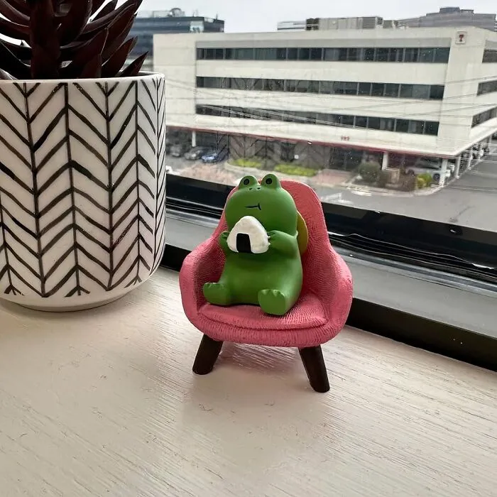 <span Style="Font: Inherit; Color: #d74b1f;"> Miniature Frog Statue</Span>: Toad-Ally Adorable Addition To Your Collection