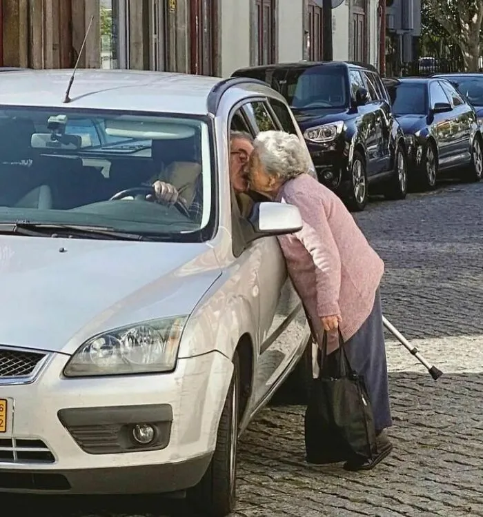 "I Want To Leave Ok" Is Pretty Much The Weirdest Instagram Account, Here Are 50 Pics To Prove It (New Pics)