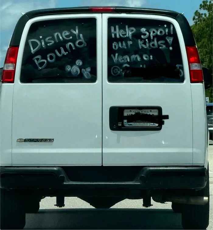 Vamos a Disneyworld. Ayúdanos a malcriar a nuestros hijos.