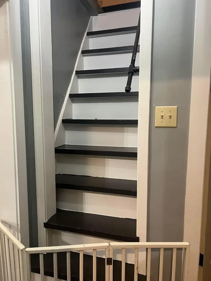 Escaleras en nuestra antigua casa. Todo el mundo se ha caido al menos una vez