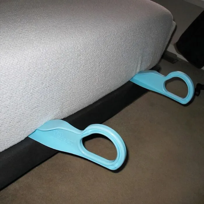 Changing Sheets? Don't Break Your Back! Get The <span Style="Font: Inherit; Color: #d74b1f;"> Mattress Lifter & Bed Maker Tool</Span> 