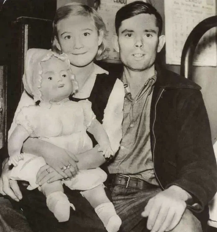 Eunice Winstead Johns de 9 años y su marido, Charlie Johns de 24 años, Tennessee 1937