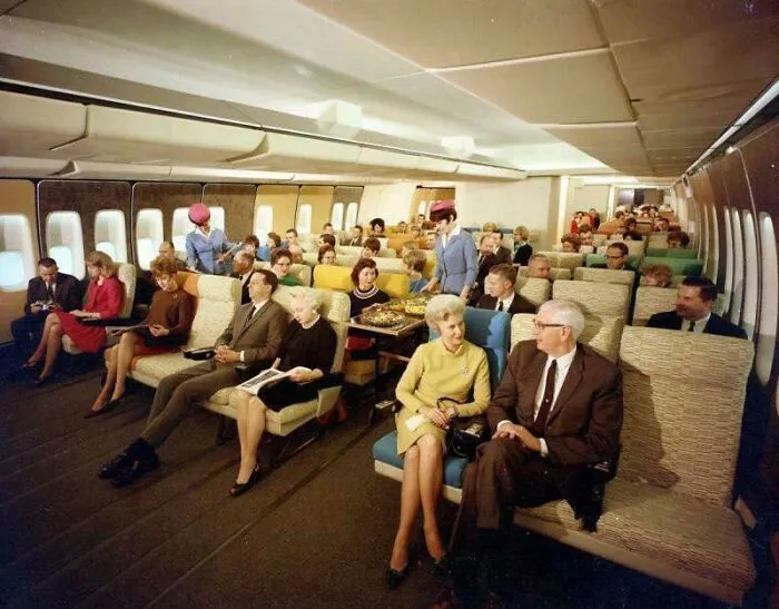 Clase económica en un avión Pan Am 747, en 1970