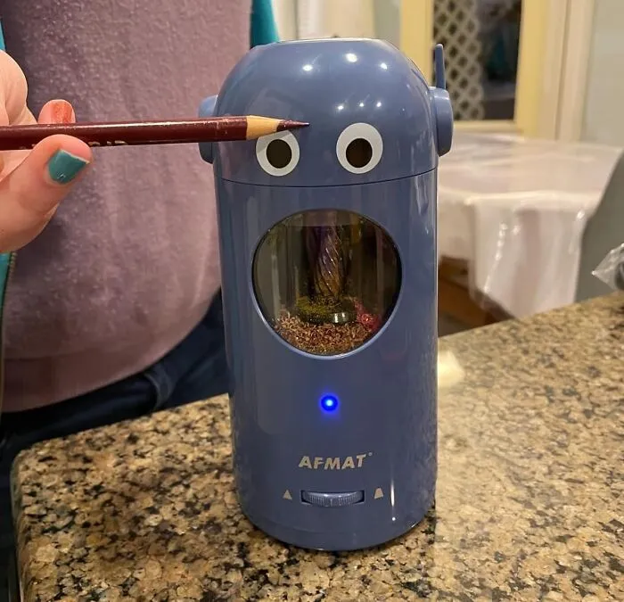  This <span Style="Font: Inherit; Color: #d74b1f;"> Robot Pencil Sharpener</Span> Is The Desk Buddy Your Pencils Need