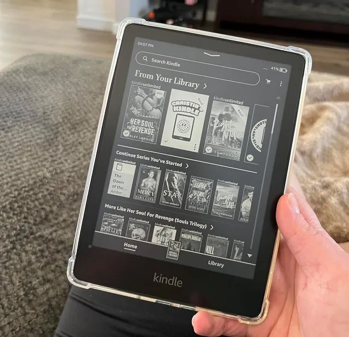 Forget The Book Bulk: The <span Style="Font: Inherit; Color: #d74b1f;"> Kindle Paperwhite</Span> Holds Thousands Of Novels In One Slim Device