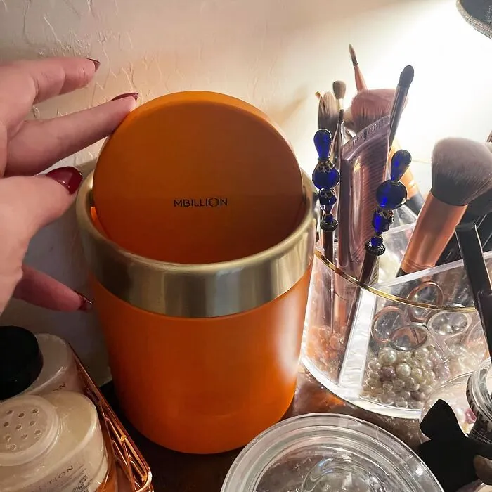 Your Desk Just Got A Mini Makeover With This Adorable <span Style="Font: Inherit; Color: #d74b1f;"> Mini Trash Can With Swing Lid</Span>