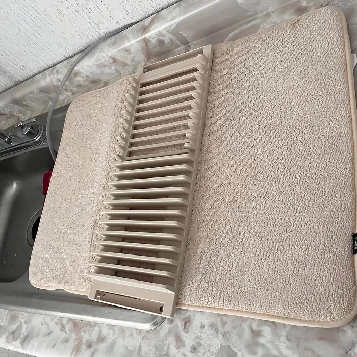 No More Soggy Counters! The <span Style="Font: Inherit; Color: #d74b1f;"> Microfiber Drying Mat</Span> Absorbs All The Excess Water