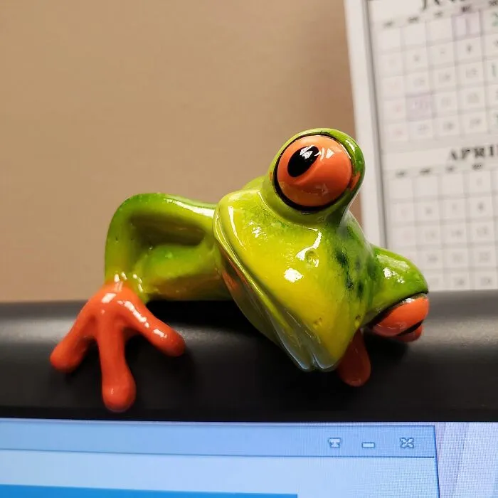  <span Style="Font: Inherit; Color: #d74b1f;"> Resin Computer Monitor Frogs </Span> Will Make You Smile Every Time You Look Up At Your Monitor 