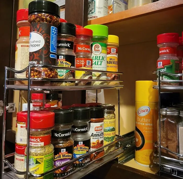 No More Buried Basil Thanks To This <span Style="Font: Inherit; Color: #d74b1f;"> Pull Out Spice Rack Organizer</Span>