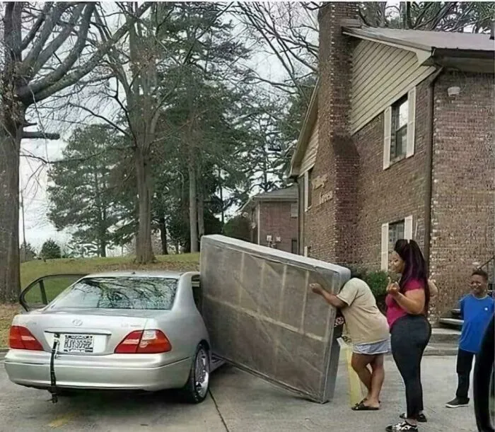 To Put A Mattress Into A Toyota Lexus Sedan