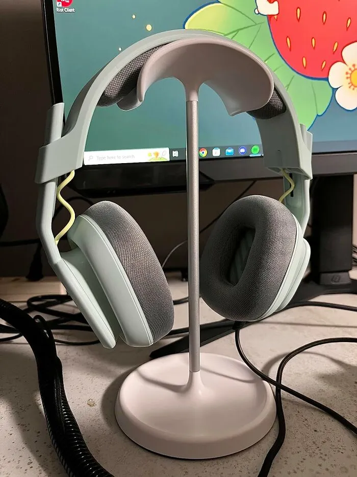 This <span Style="Font:inherit;color:#d74b1f;"> Headphone Stand</Span> Is Both Sleek And Super Functional