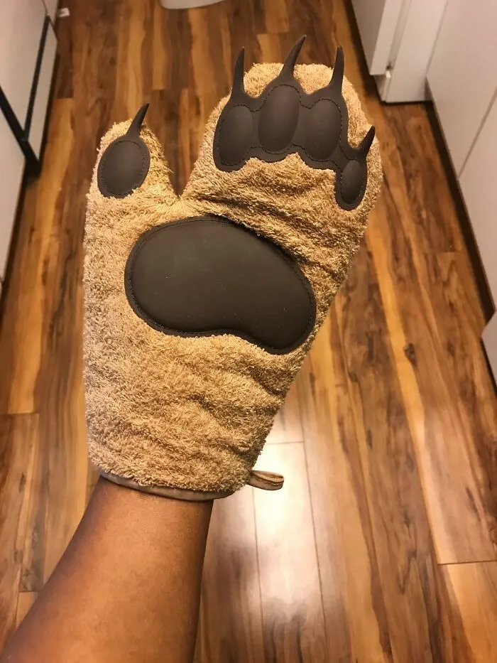 These <span Style="Font:inherit;color:#d74b1f;"> Bear Hands Oven Mitts</Span> Are The Perfect Paw-Tner For Baking