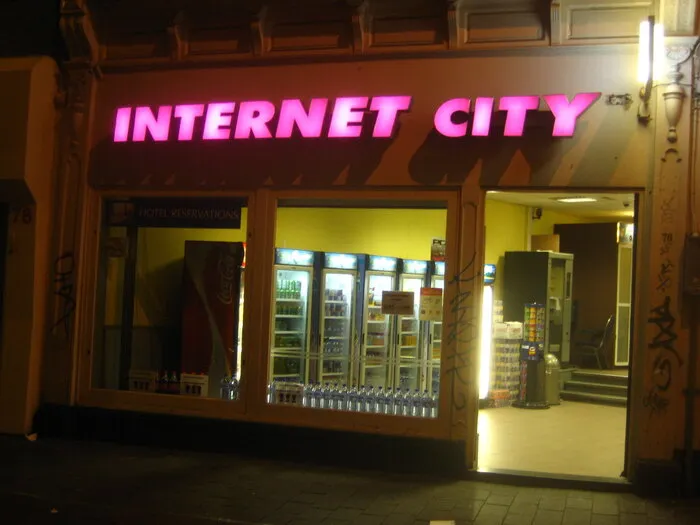 26 Things That Were Considered Necessities In 2014, But Are Practically Extinct Now