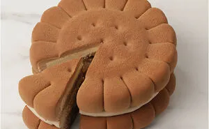 This Ukrainian Pastry Chef Makes Cakes From Random Shapes And Objects (31 Pics)