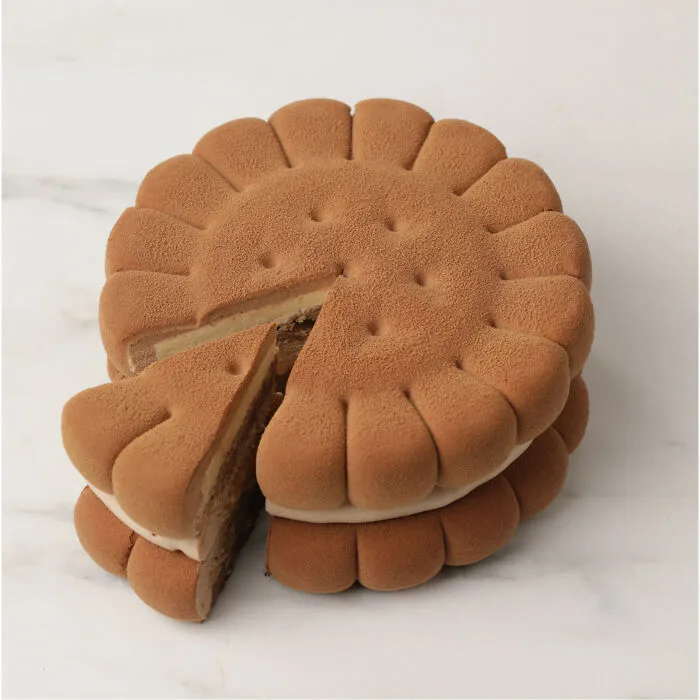 This Ukrainian Pastry Chef Makes Cakes From Random Shapes And Objects (31 Pics)