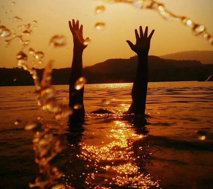 Instead Of A Relaxing Vacation, These 30 People Were Left With Frightening Stories