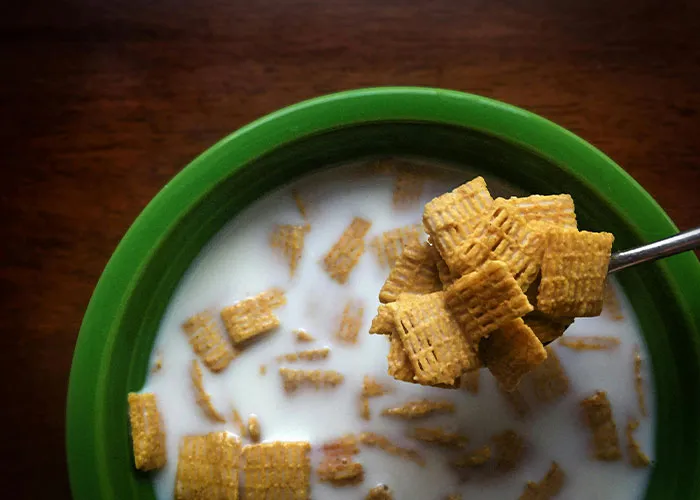 45 Strange Childhood Realities People Later Learned Were Far From “Normal”
