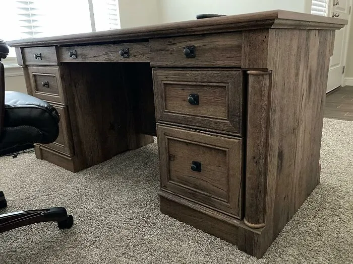 If You Want That CEO Feeling At Home, This <span Style="Font:inherit;color:#d74b1f;"> Executive Desk </Span> Is The Way To Go