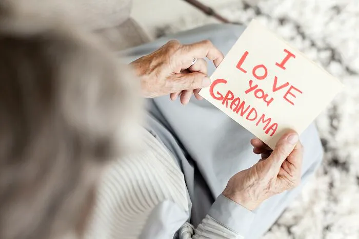 “Here’s The Life Advice Everyone Needs To Hear”: 90YOs Share 40 Things They Wish They Knew Earlier