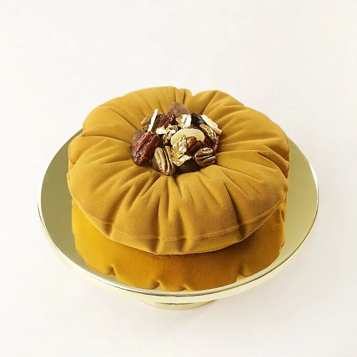 This Ukrainian Pastry Chef Makes Cakes From Random Shapes And Objects (31 Pics)