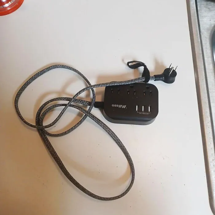 One Outlet, Endless Possibilities With The <span Style="Font: Inherit; Color: #d74b1f;"> Mountable Plug Power Strip With 3 Outlets & 3 USB Ports</Span>