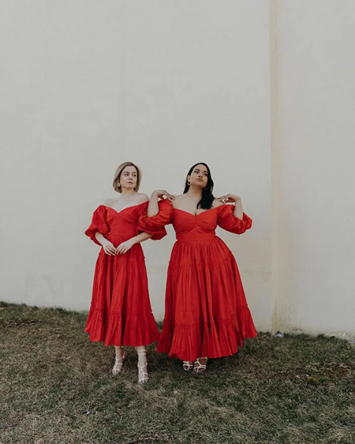 Same But Different: Two Friends With Different Bodies Show Off The Same Outfit (Best Of All Time)