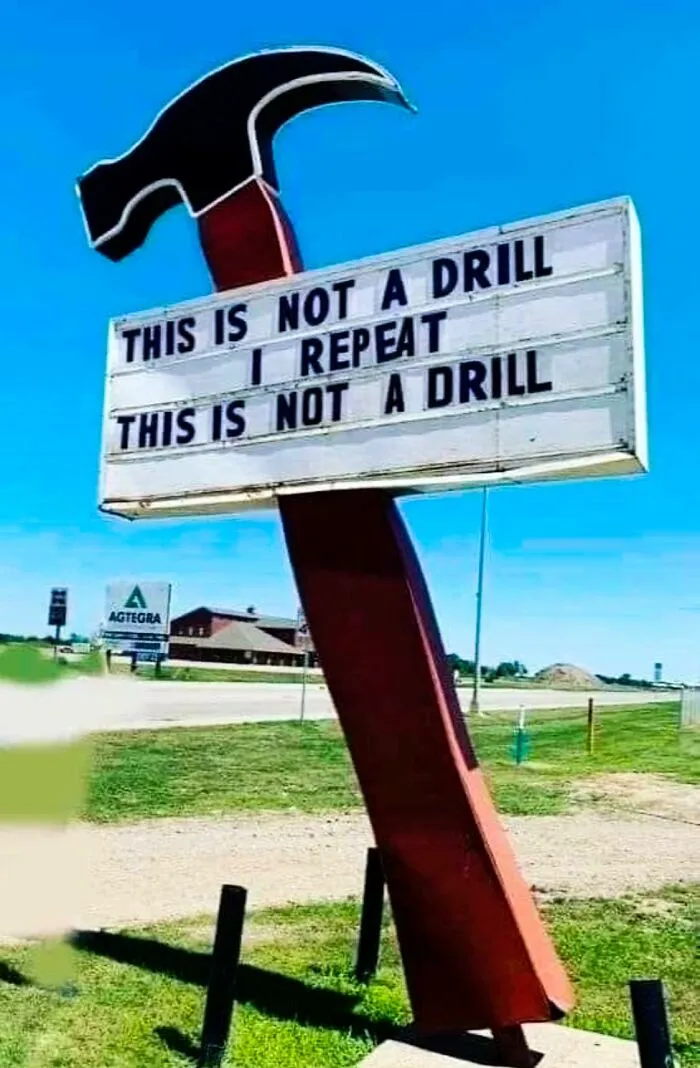 50 Hilarious New Pics In The “Give Me A Sign” Facebook Group’s Collection