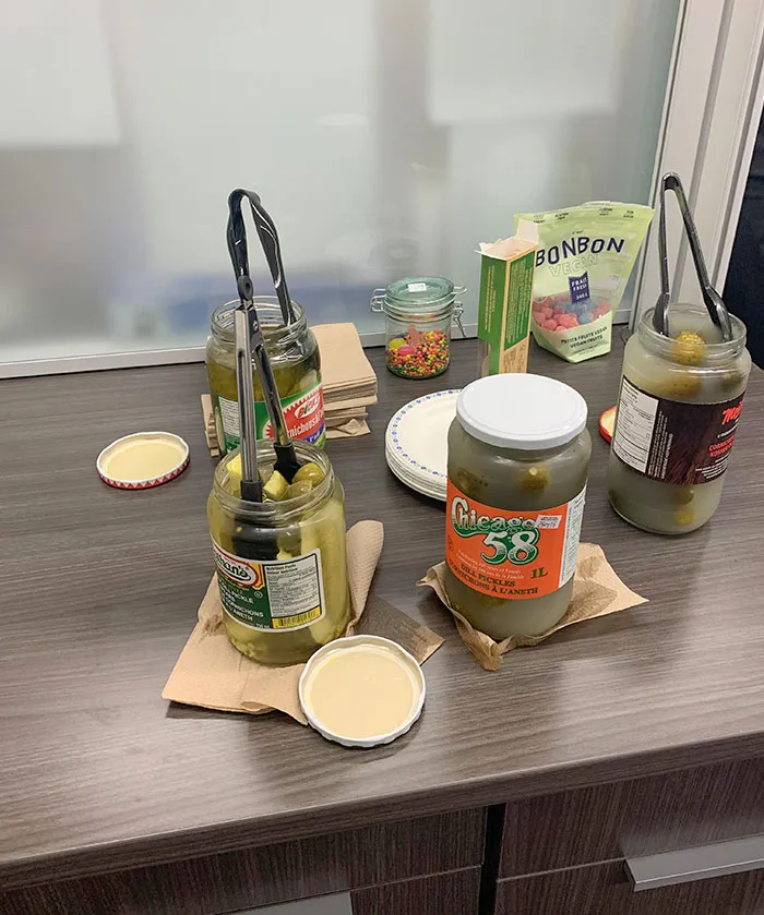 Les dije a mis compañeros de trabajo que nunca había probado un pepinillo. La semana siguiente: