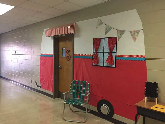Look At How This Third-Grade Teacher Decorated Her Door And Hallway
