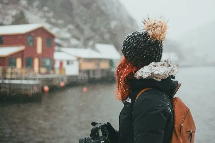 24 Canadians List Most Common Signs That Show Them Someone Is A Tourist