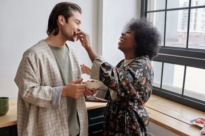 30 People Shared What Happened When They Married Their “Last Resort”
