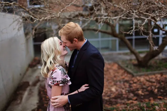 30 People Shared What Happened When They Married Their “Last Resort”