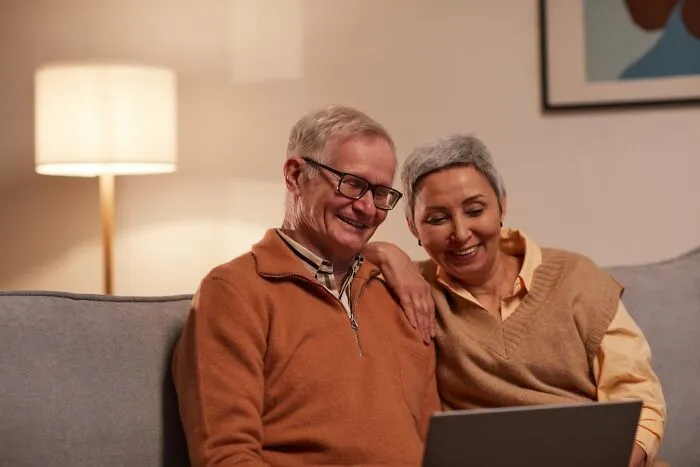 30 People Shared What Happened When They Married Their “Last Resort”