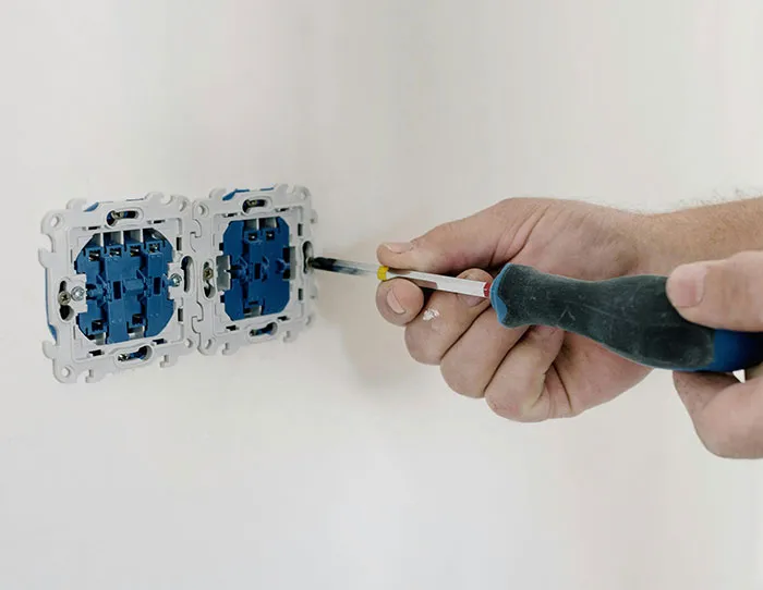 “How To Use And Repair Everything”: 40 Skills That Help People Thrive In Tough Times