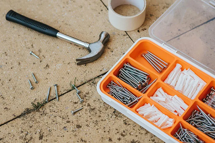 “How To Use And Repair Everything”: 40 Skills That Help People Thrive In Tough Times