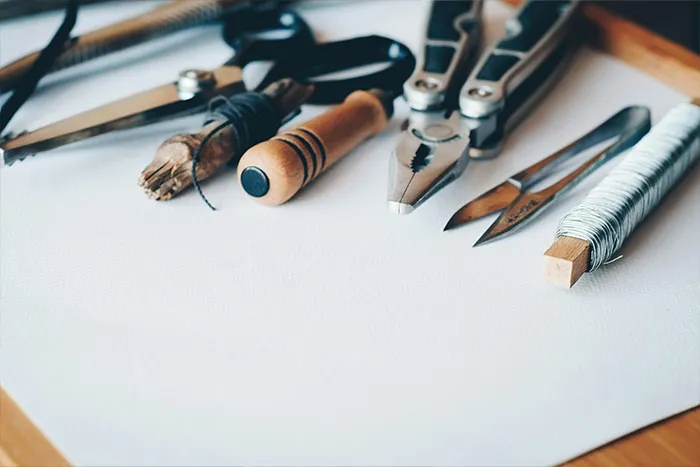 “How To Use And Repair Everything”: 40 Skills That Help People Thrive In Tough Times