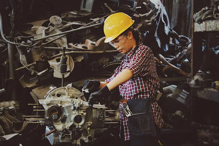 “How To Use And Repair Everything”: 40 Skills That Help People Thrive In Tough Times