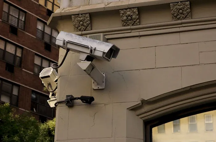 20 Empleados de vigilancia cuentan lo peor que han visto en cámaras de seguridad