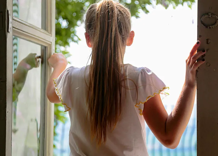 "Nobody Feel Up My Wife”: 30 House Rules That Left Guests Grimacing