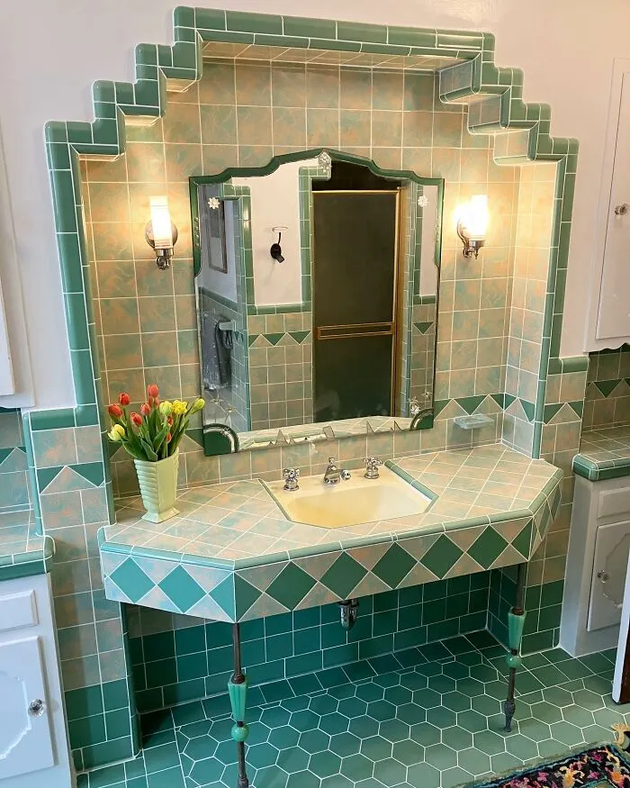 Groovy Vibes: 30 Fun And Funky Pictures Of Vintage Bathroom Aesthetics To Take You Back In Time