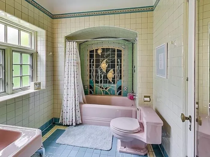 Groovy Vibes: 30 Fun And Funky Pictures Of Vintage Bathroom Aesthetics To Take You Back In Time