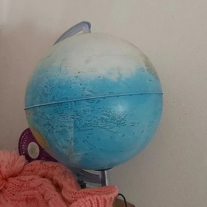 Mi madre ha borrado medio mundo mientras limpiaba mi globo terráqueo