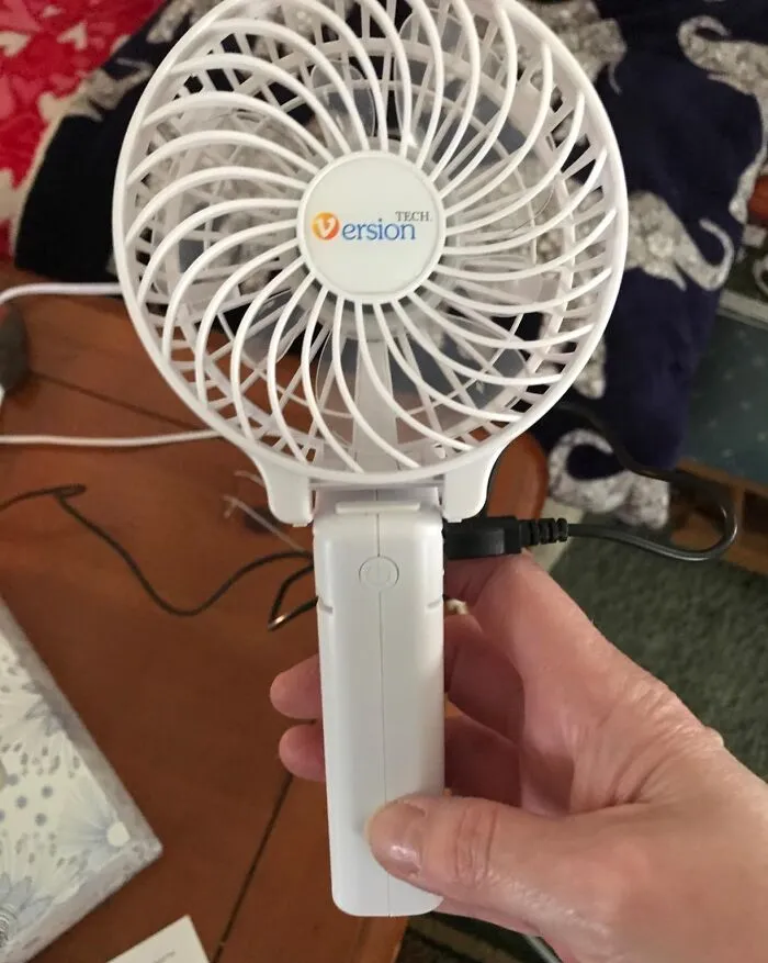 Don't Sweat It: <a Style="Display:inline;" Href="Https://Www.amazon.com/Versiontech-Handheld-Rechargeable-Household-Traveling/Dp/B07l9yqr9l?ie=utf8&linkcode=ll1&tag=bpemu-20&linkid=68849b8e28b7e879c9e30002567741f7&language=en_us&ref_=as_li_ss_tl" Target="_blank"><span Style="Font: Inherit; Color: #d74b1f;"> Mini Portable Fan</Span> Delivers A Refreshing Breeze Anytime