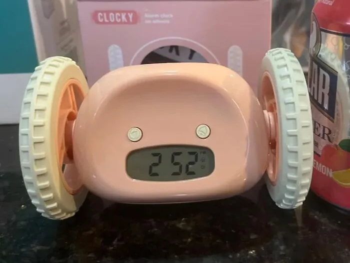 This  <a Style="Display:inline;" Href="Https://Www.amazon.com/Clocky-Original-Sleeper-Bedroom-Nightlight/Dp/B000tas9xq?ie=utf8&linkcode=ll1&tag=bptiger-20&linkid=8eeae1ae309f0a95bd2be95a824710f3&language=en_us&ref_=as_li_ss_tl" Target="_blank"><span Style="Font: Inherit; Color: #d74b1f;"> Alarm Clock On Wheels</Span> Is So Annoying, You'll Be Out Of Bed Before It Even Finishes Its Victory Lap