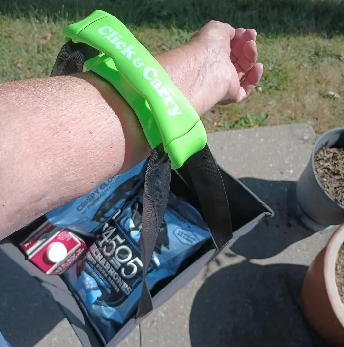 Forget About Juggling Multiple Bags – Let The  <a Style="Display:inline;" Href="Https://Www.amazon.com/Click-Carry-Hands-Grocery-Carrier/Dp/B076csj2tb?ie=utf8&th=1&linkcode=ll1&tag=bptiger-20&linkid=2d3a680fa0ec2fd15b9570890d7fa7cb&language=en_us&ref_=as_li_ss_tl" Target="_blank"><span Style="Font: Inherit; Color: #d74b1f;"> Click & Carry</Span> Do The Heavy Lifting (Literally)