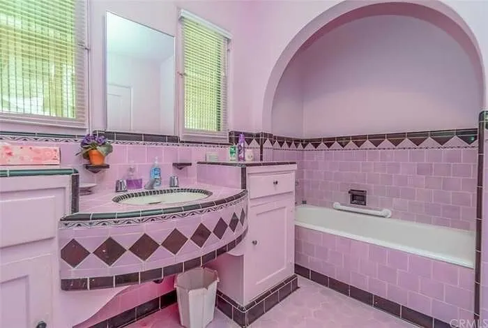Groovy Vibes: 30 Fun And Funky Pictures Of Vintage Bathroom Aesthetics To Take You Back In Time